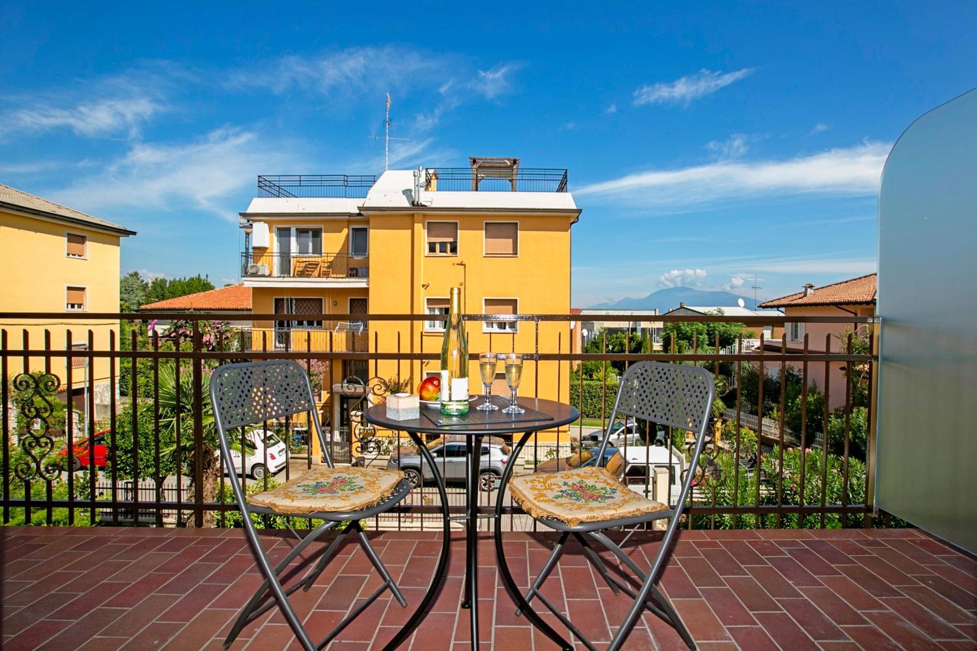 Villa Mimosa - Appartamento 2 Desenzano del Garda Exterior foto