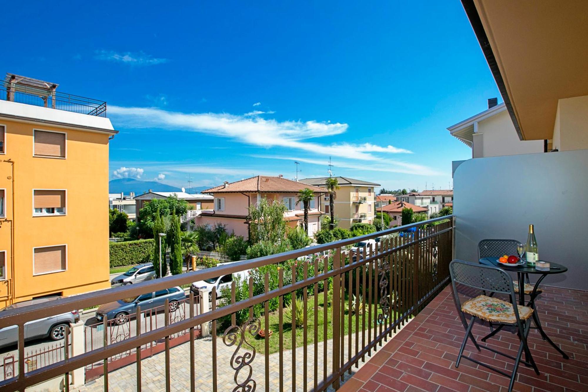 Villa Mimosa - Appartamento 2 Desenzano del Garda Exterior foto