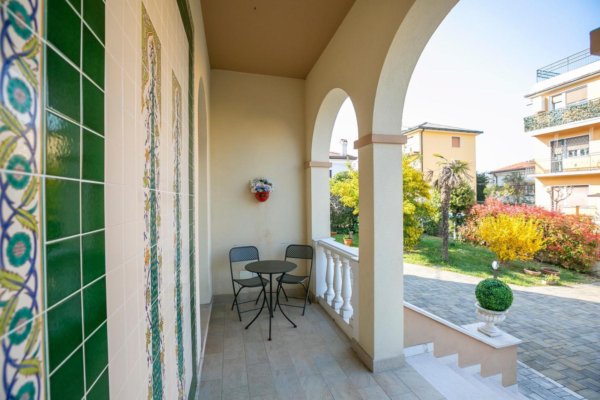 Villa Mimosa - Appartamento 2 Desenzano del Garda Exterior foto