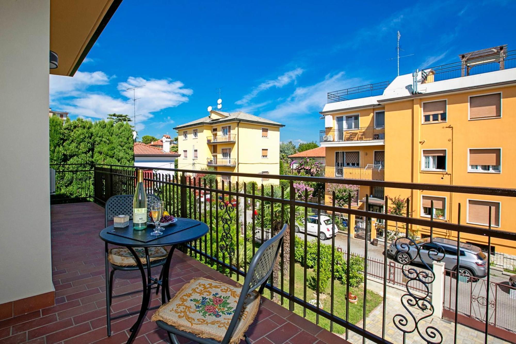 Villa Mimosa - Appartamento 2 Desenzano del Garda Exterior foto