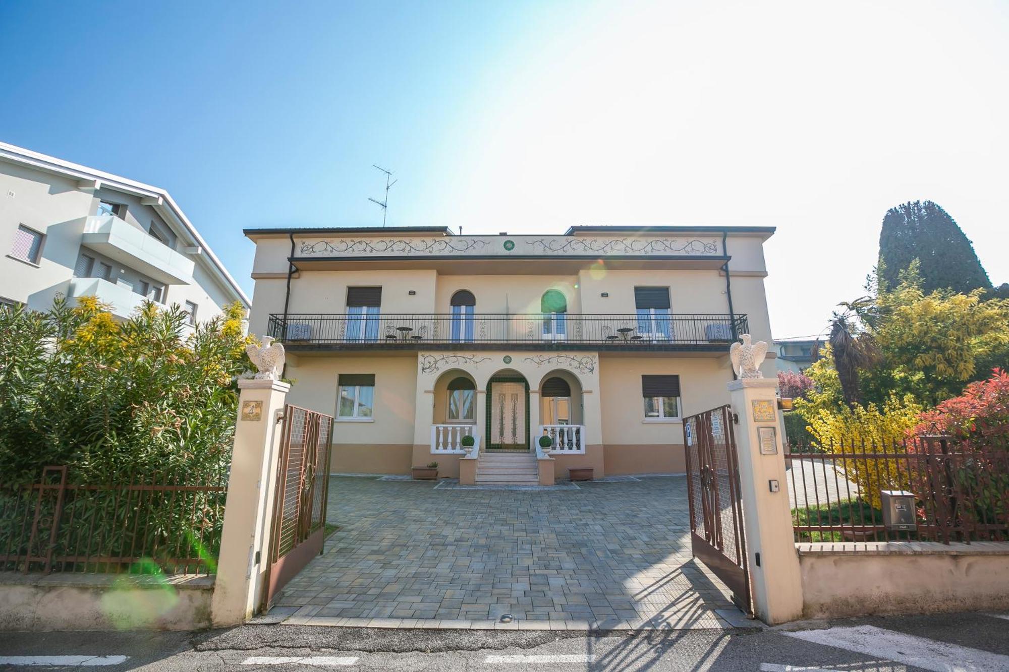 Villa Mimosa - Appartamento 2 Desenzano del Garda Exterior foto